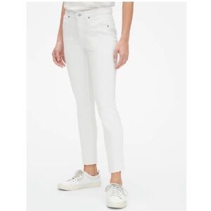 GAP White girlfriend mid rise jeans